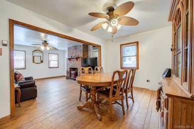 Charming semi-detached home in Whitestone. Main level features a - photo 8
