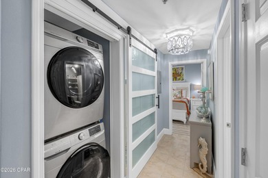 WHIMSICAL COASTAL STYLE. LAKEFRONT BALCONY VIEWS. FIRST - photo 3