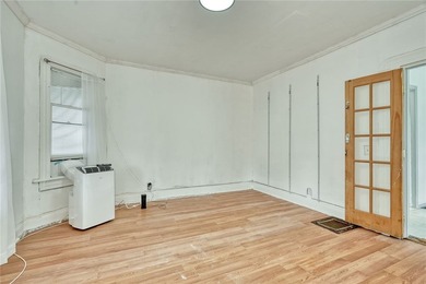 Fantastic opportunity to own a spacious 3-bedroom, 2-bath home - photo 3