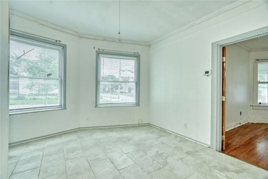 Fantastic opportunity to own a spacious 3-bedroom, 2-bath home - photo 6
