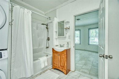 Fantastic opportunity to own a spacious 3-bedroom, 2-bath home - photo 10