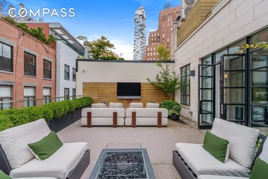 Spanning 4,500 square feet, this duplex penthouse with a private - photo 6
