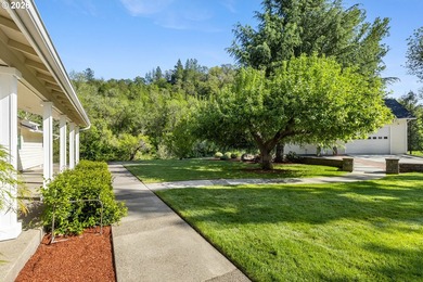 Welcome to a truly special property where privacy, craftsmanship - photo 16