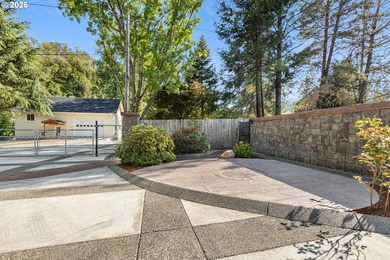 Welcome to a truly special property where privacy, craftsmanship - photo 17