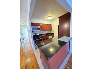 Well-kept 2-family brick residence offering a 20*47 building - photo 21