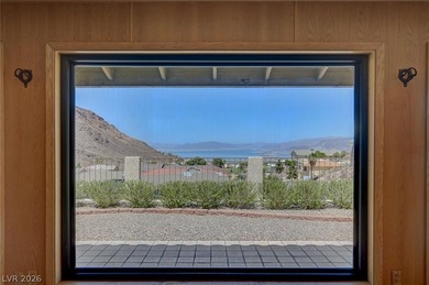 Nestled on a quiet cul-de-sac, this unique Mid-Century home - photo 3