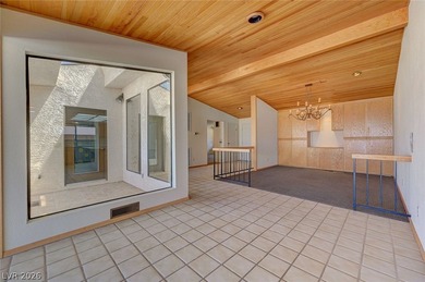 Nestled on a quiet cul-de-sac, this unique Mid-Century home - photo 8