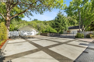 Welcome to a truly special property where privacy, craftsmanship - photo 39