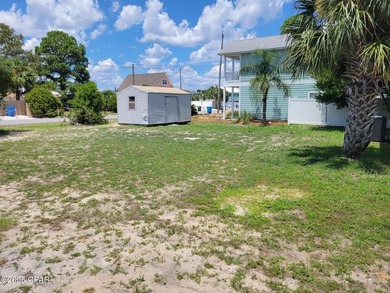 This one's a STEAL! Cutest renovated beach oasis! 3 bedroom/2 - photo 3
