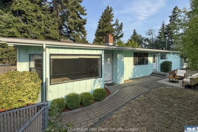 Strait Juan de Fuca  Home Active Under Contract in Port Angeles Washington