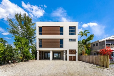 Introducing a remarkable modern bayfront residence in Key Largo - photo 12