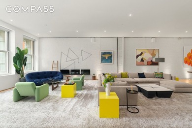 A full-floor loft in the heart of SoHo, this expansive 3-bedroom - photo 2