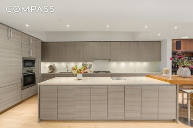 A full-floor loft in the heart of SoHo, this expansive 3-bedroom - photo 7
