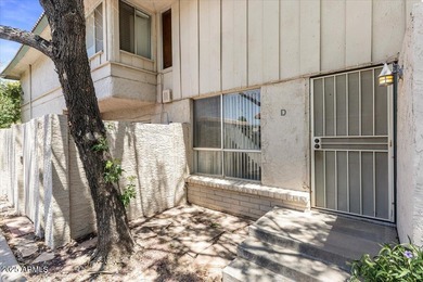 The Lakes of Tempe Townhome/Townhouse Sale Pending in Tempe Arizona