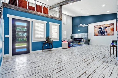 Stunning Modern Home on 2 Acres with Full Guest Quarters & - photo 2