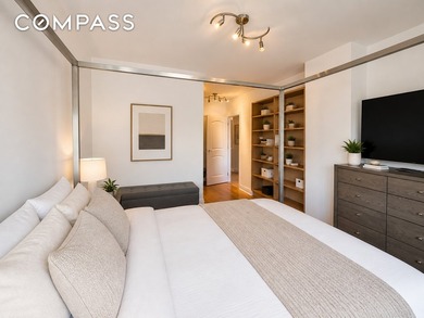 This stunning, full-floor three-bedroom residence offers - photo 5
