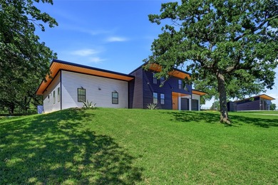 Stunning Modern Home on 2 Acres with Full Guest Quarters & - photo 6