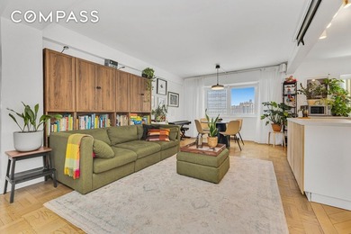 Downtown Brooklyn Expansive High-Floor 3-Bedroom + Home Office - photo 1