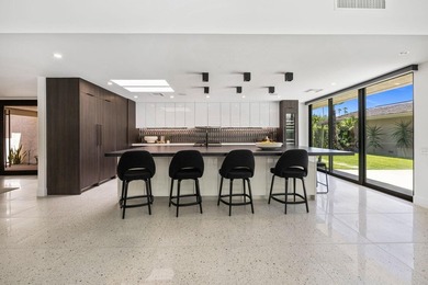 Welcome to an extraordinary desert retreat in the prestigious - photo 14