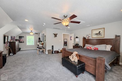 Offering over 3,600 square feet of beautifully remodeled living - photo 22