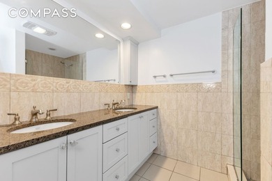 In the heart of Carroll Gardens, this spacious and sun-filled - photo 10