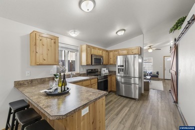 Accepted Offer with Contingencies. Motivated seller! Built in - photo 18