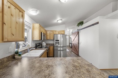 Accepted Offer with Contingencies. Motivated seller! Built in - photo 21