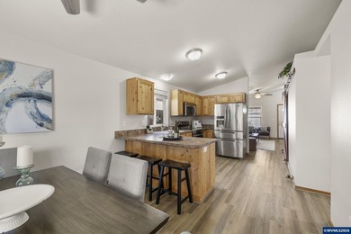 Accepted Offer with Contingencies. Motivated seller! Built in - photo 23