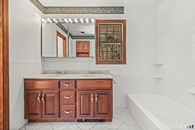 Fantastic opportunity to own this charming 4-bedroom Colonial - photo 24