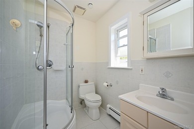 Beautiful Corner Home on a 5,400 Sq Ft Lot! This bright and airy - photo 11
