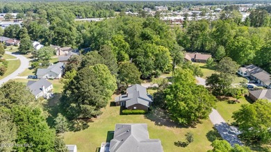 Tucked away on a quiet cul de sac just minutes from downtown New - photo 14
