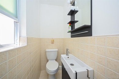 Beautiful Corner Home on a 5,400 Sq Ft Lot! This bright and airy - photo 16