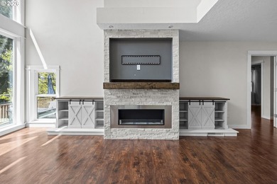 4 bed, 2.5-bath home offering 2,386 sq ft of thoughtfully - photo 17