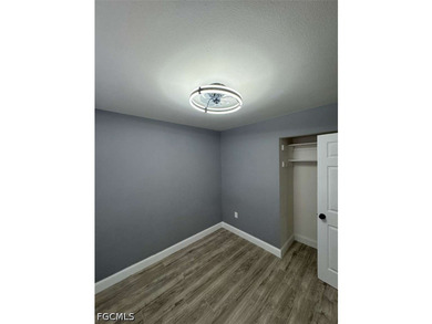Duplex with two units, each offering 2 bedrooms and 1 bathroom - photo 20