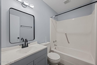 Tucked away on a quiet cul de sac just minutes from downtown New - photo 21