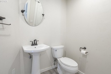 4 bed, 2.5-bath home offering 2,386 sq ft of thoughtfully - photo 21