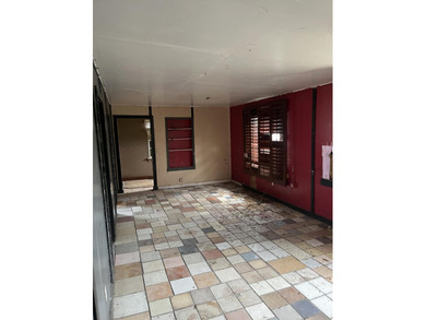 INVESTOR'S COME ALL WITH THIS SINGLE FAMILY HOME IN THE HEART OF - photo 4