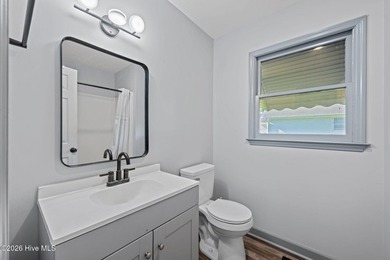 Tucked away on a quiet cul de sac just minutes from downtown New - photo 25