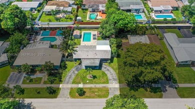 Beautifully renovated 3BR/2BA home in the heart of Hollywood - photo 25