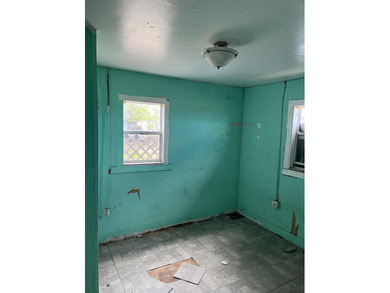 INVESTOR'S COME ALL WITH THIS SINGLE FAMILY HOME IN THE HEART OF - photo 5