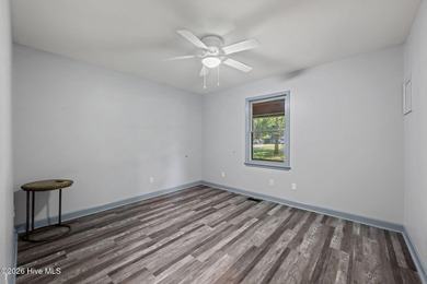 Tucked away on a quiet cul de sac just minutes from downtown New - photo 27