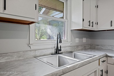 Tucked away on a quiet cul de sac just minutes from downtown New - photo 36