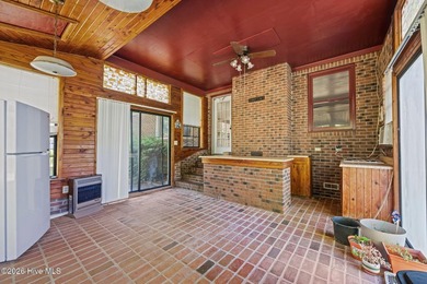 Tucked away on a quiet cul de sac just minutes from downtown New - photo 40