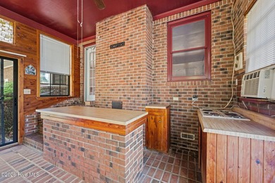 Tucked away on a quiet cul de sac just minutes from downtown New - photo 41