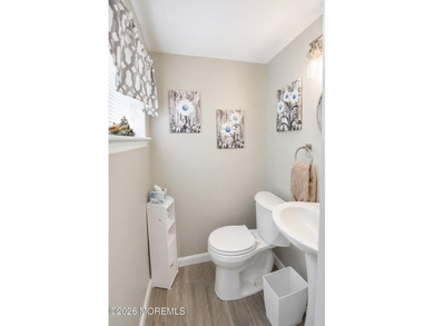 Welcome to 1031 Zircon Drive, a beautifully maintained bi-level - photo 20