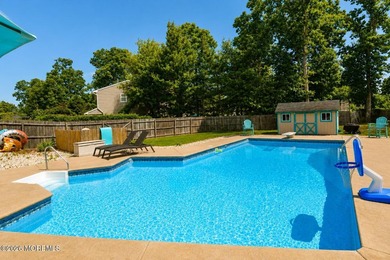 Welcome to 1031 Zircon Drive, a beautifully maintained bi-level - photo 32