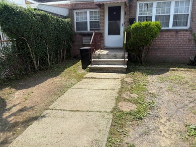 Charming 3-bedroom, 1-bathroom single-family home at 3485 Mickle - photo 2