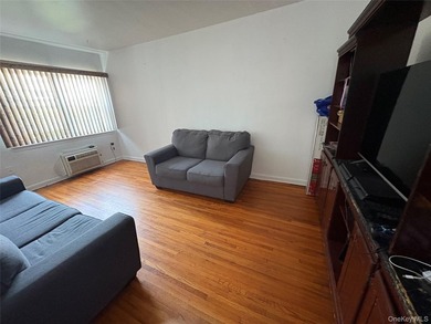 Charming 3-bedroom, 1-bathroom single-family home at 3485 Mickle - photo 5