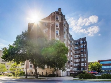Lake Condo For Sale in Chicago, Illinois