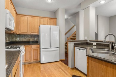 Wonderful end unit in a neighborhood adjacent to Eagle Valley - photo 14